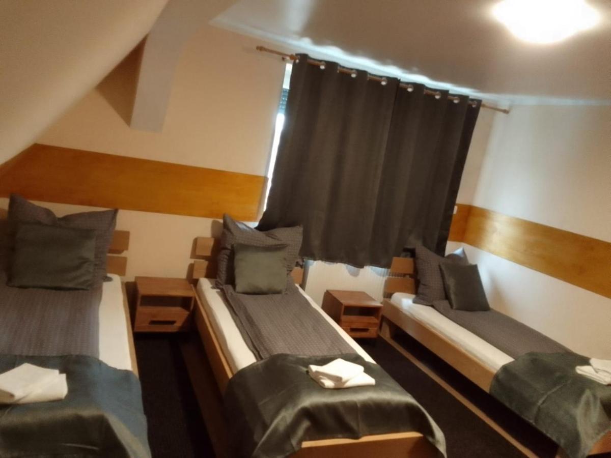 Schlafhuette Hotel Kaltenkirchen Bagian luar foto