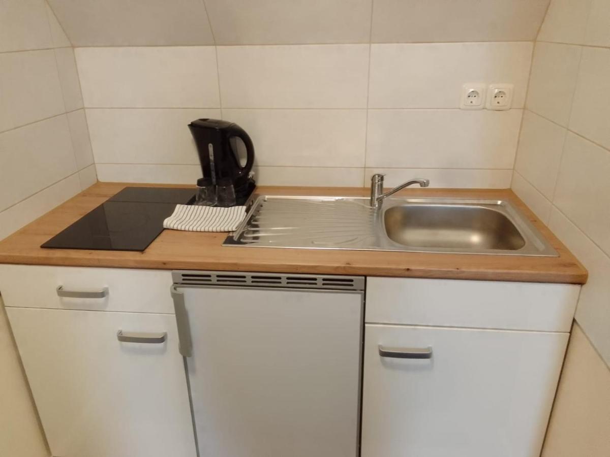 Schlafhuette Hotel Kaltenkirchen Bagian luar foto