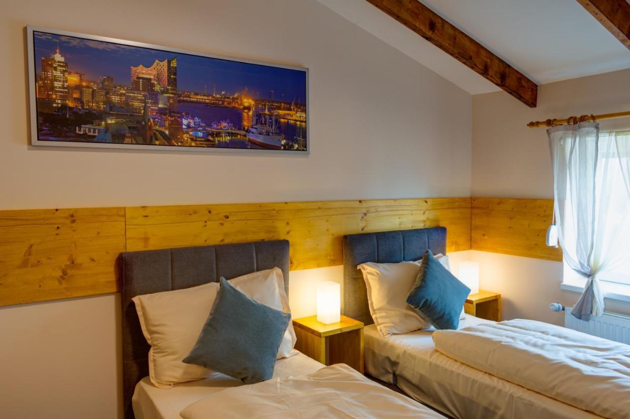 Schlafhuette Hotel Kaltenkirchen Bagian luar foto