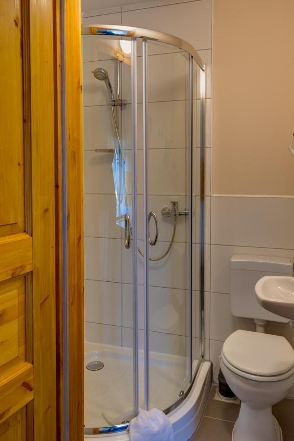 Schlafhuette Hotel Kaltenkirchen Bagian luar foto