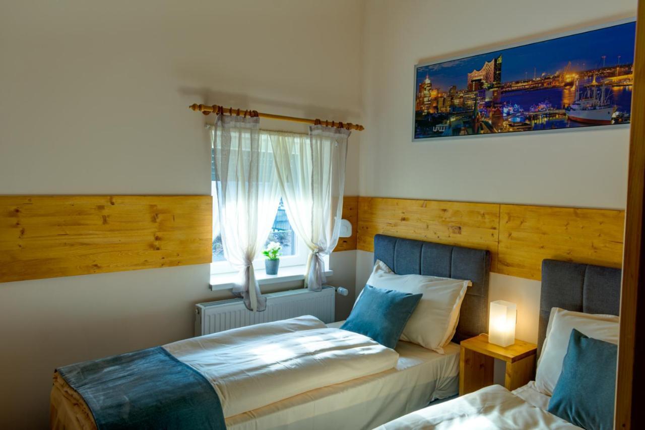 Schlafhuette Hotel Kaltenkirchen Bagian luar foto